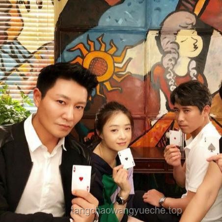如何妥善处理李乃文唐旭演出哽咽悼念朱媛媛的情感表达与舞台效果平衡