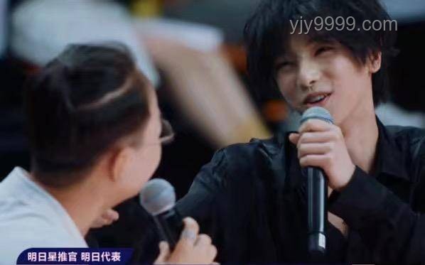 “断眉力挺，马嘉祺音乐之路或迎新高峰”